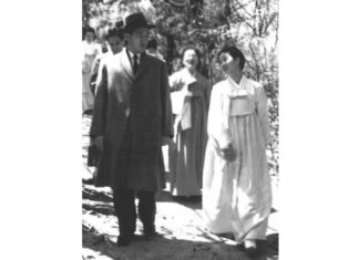 What’s Behind the Mother’s Age